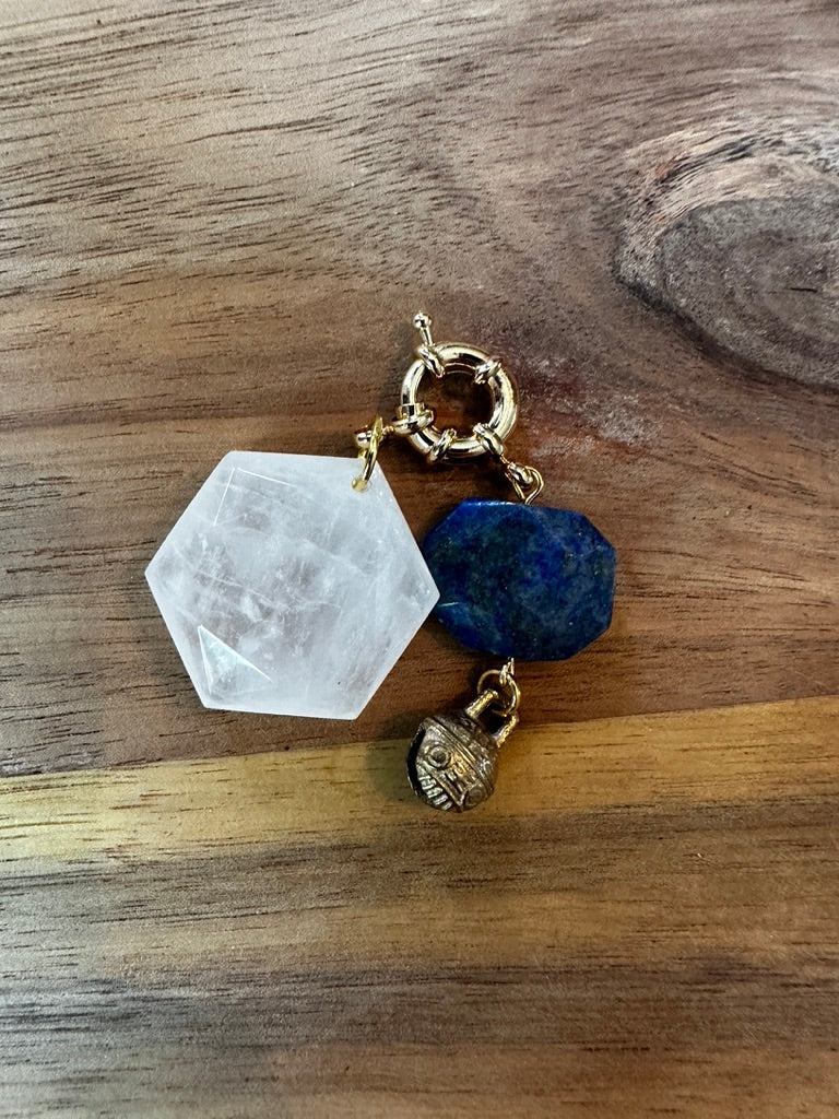 Charm hexagonal de cuarzo y apatita