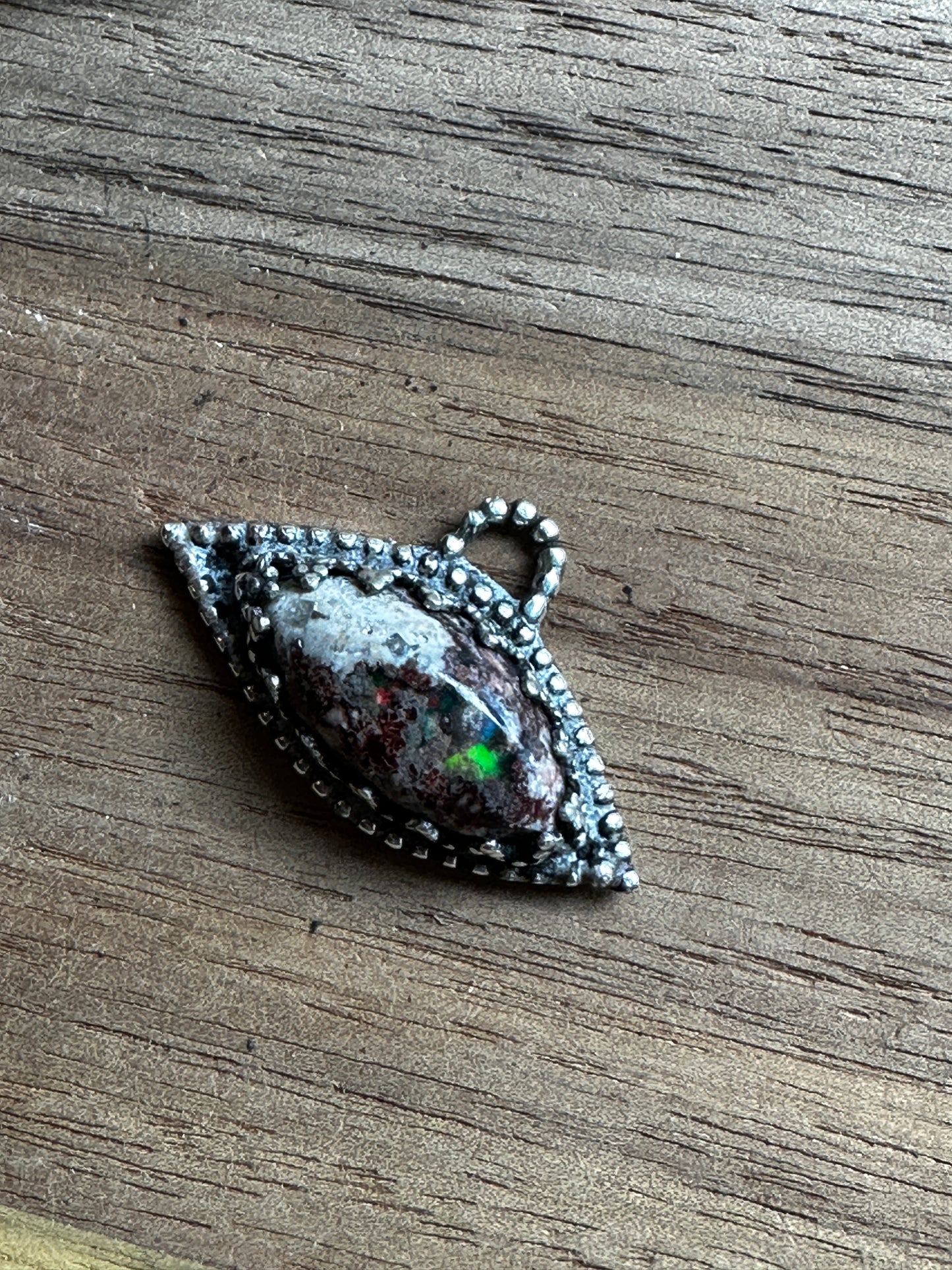 Colgante de ojo de ópalo de fuego