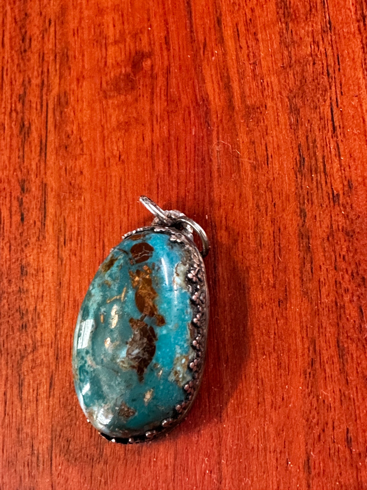 Colgante turquesa oscurecido