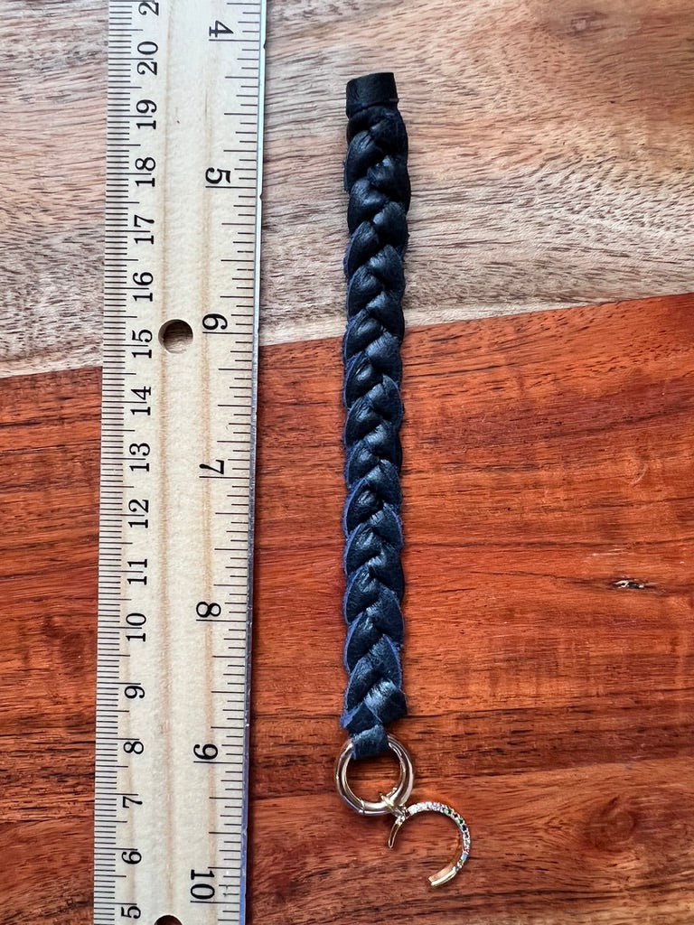 Charm de luna creciente de cuero azul marino Terra