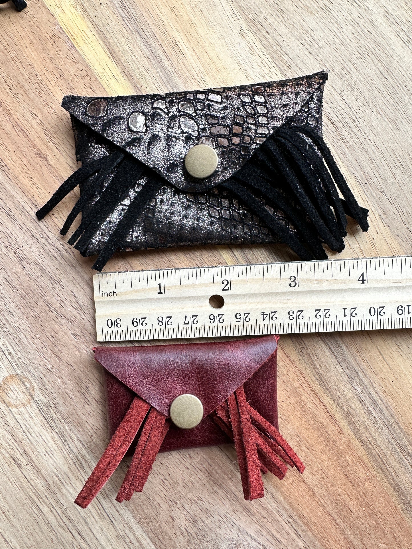 Bolsa de piel de serpiente dorada