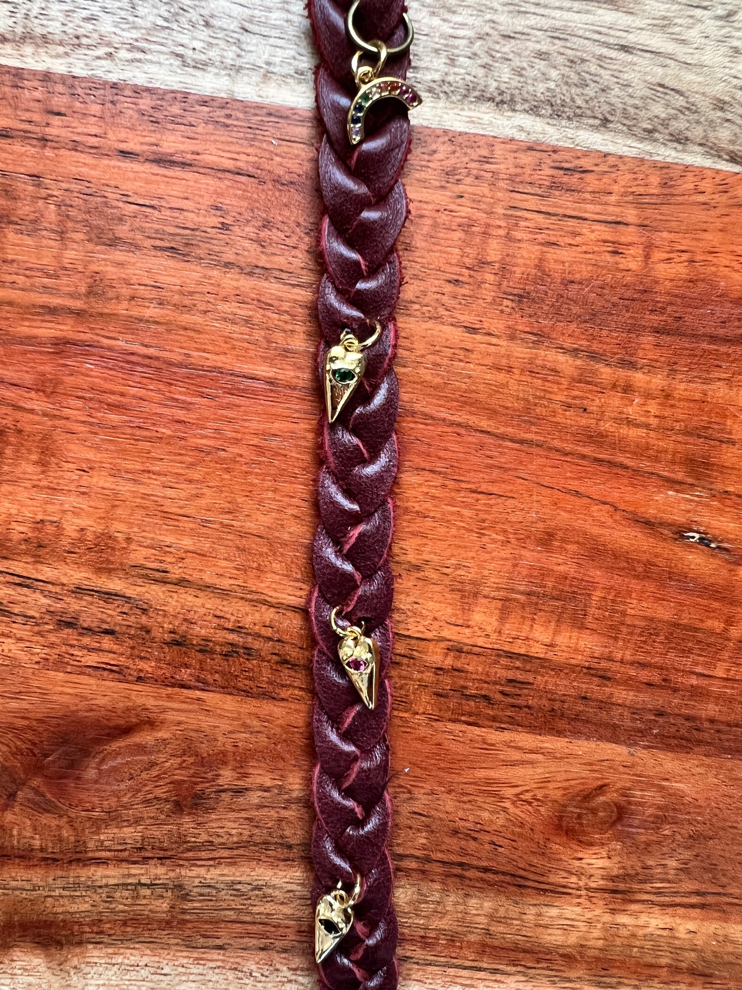 Charms Arcoíris de Cuero Merlot Riata